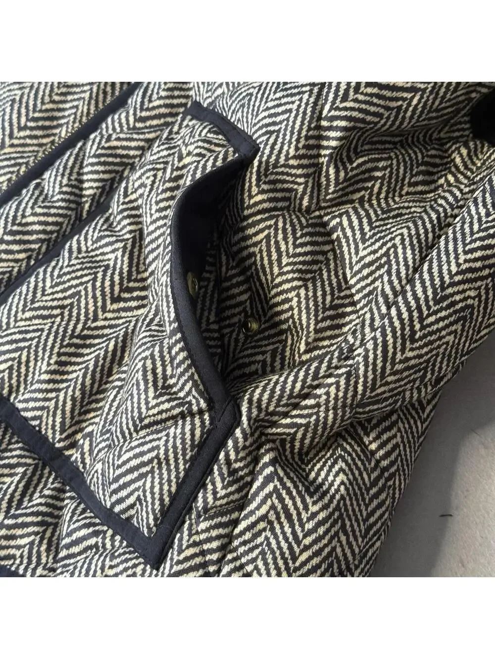 J Crew Vest Women's  Black Chevron Quilted Zip Puffer Goose Down Insulated - Picture 7 of 9